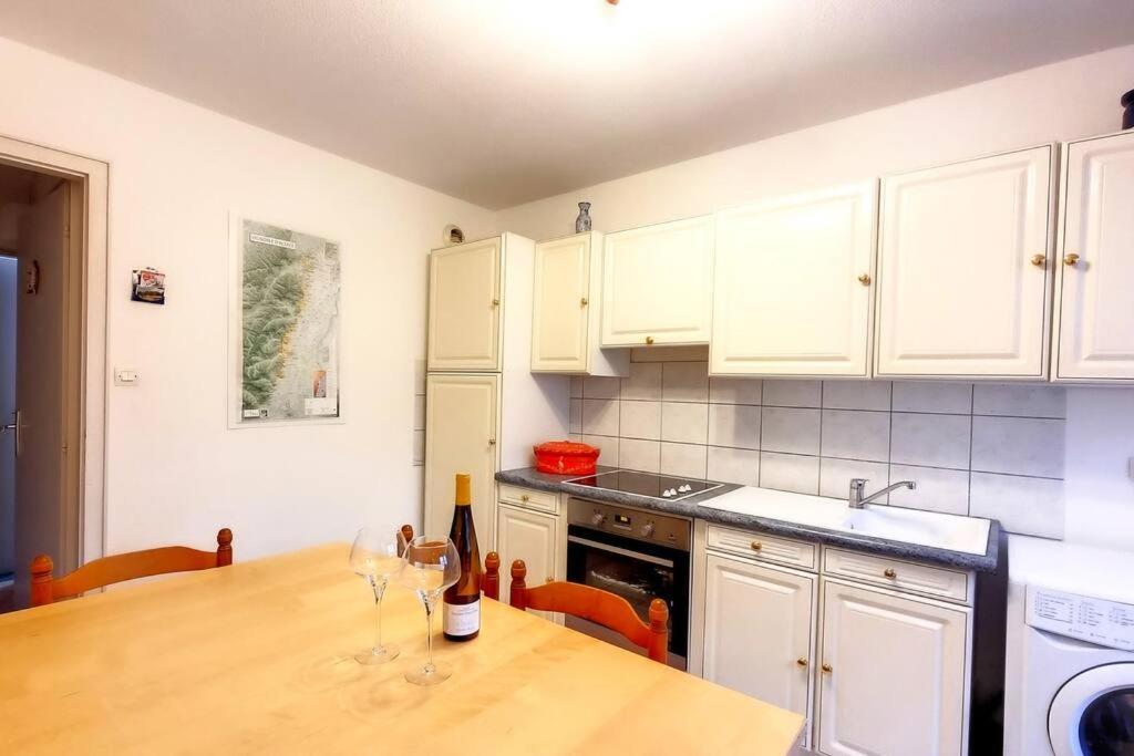 Chez Romane - Appartement Avec Parking Рикевир Экстерьер фото