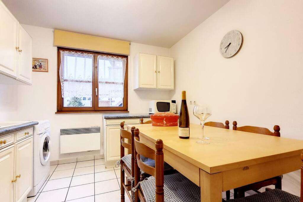 Chez Romane - Appartement Avec Parking Рикевир Экстерьер фото